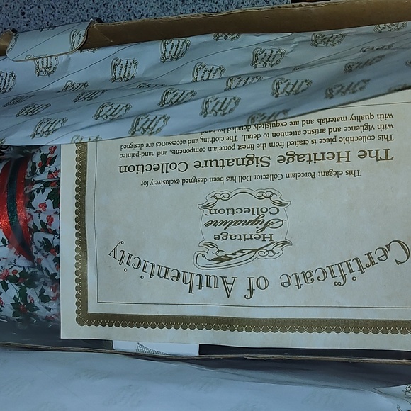 The heritage collection Christmas holly doll vintage w certificate of authentici - Picture 2 of 3